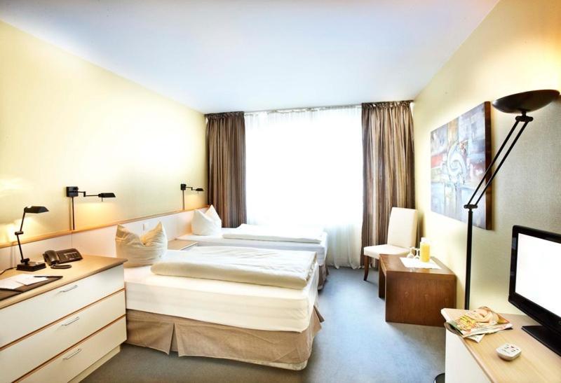 Hotel B99 Offenbach am Main Pokoj fotografie